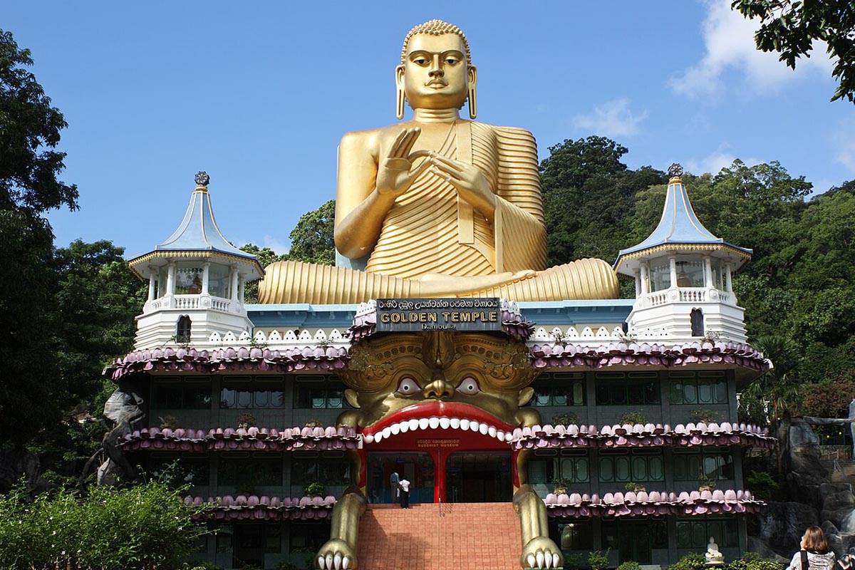 Golden Buddha Statue (outside)
